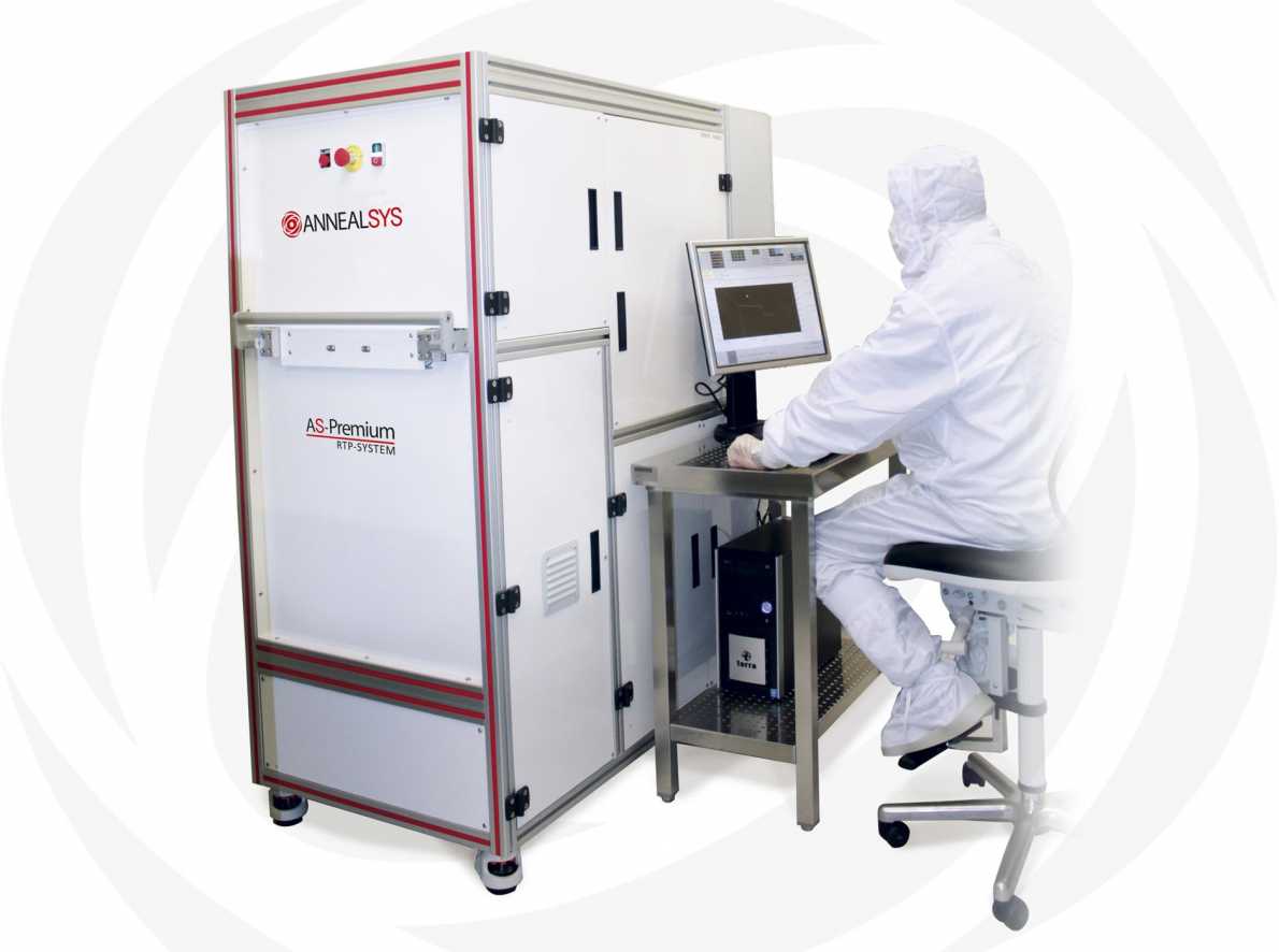 Rapid thermal processing system with square chamber